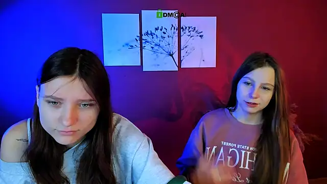 Snapshot of esme_moore_ chatting on October 17, 2025, 8:28 am esme moore  online show from October 17, 2025, 8:28 am