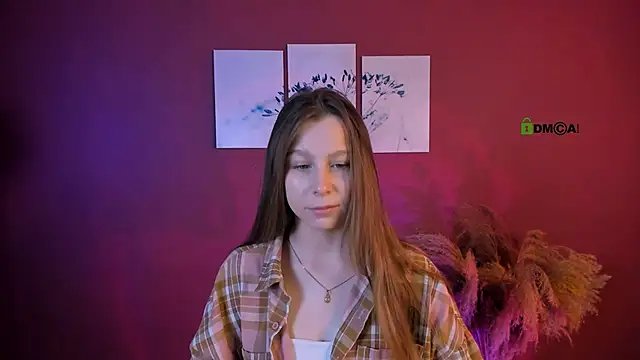 Snapshot of esme_moore_ chatting on October 25, 2025, 9:08 am esme moore  online show from October 25, 2025, 9:08 am