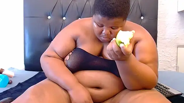 LadyBear2002 online show from March 15, 2026, 6:26 pm