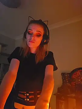 Snapshot of lonely_Cosplay_chick chatting on November 1, 2025, 6:02 pm lonely Cosplay chick online show from November 1, 2025, 6:02 pm