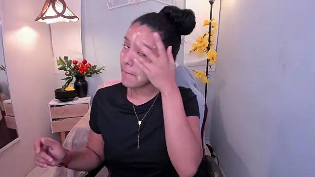 Snapshot of AriaVega chatting on June 18, 2026, 1:05 pm AriaVega online show from June 18, 2026, 1:05 pm