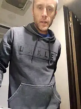 Snapshot of mcxxx87 chatting on October 22, 2025, 5:29 am mcxxx87 online show from October 22, 2025, 5:29 am