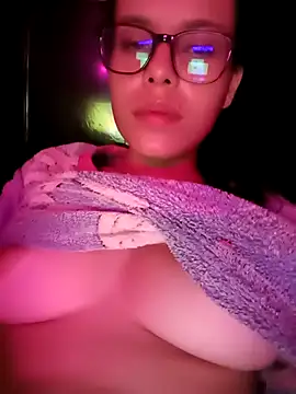 Snapshot of Letzii chatting on October 5, 2025, 2:13 am Letzii online show from October 5, 2025, 2:13 am