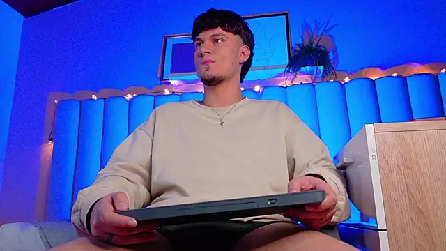 Snapshot of LiamThunder05_ chatting on November 8, 2025, 2:59 am LiamThunder05 online show from November 8, 2025, 2:59 am