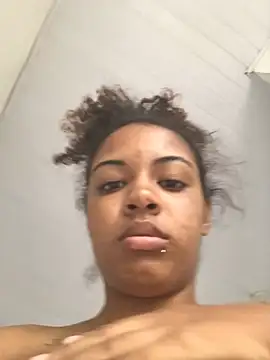 Lorennapires online show from January 5, 2026, 6:22 pm