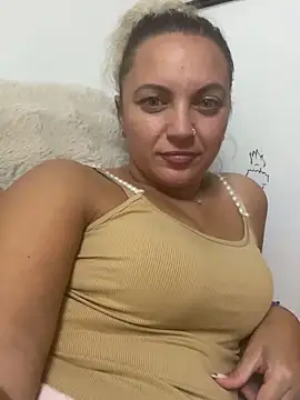Snapshot of Daiana_Andra chatting on October 3, 2025, 9:27 pm Daiana Andra online show from October 3, 2025, 9:27 pm