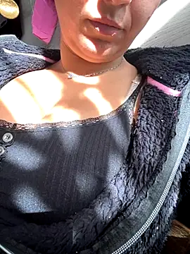 Daiana Andra online show from November 6, 2025, 9:46 am