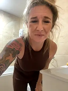 MimiMaee online show from October 26, 2025, 6:08 pm