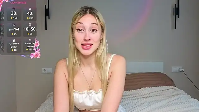 Snapshot of foxy_vivi chatting on November 6, 2025, 9:13 am foxy vivi online show from November 6, 2025, 9:13 am