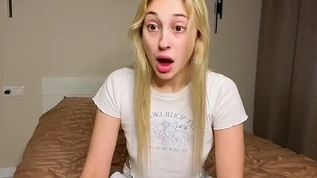 Snapshot of foxy_vivi chatting on October 30, 2025, 12:58 pm foxy vivi online show from October 30, 2025, 12:58 pm