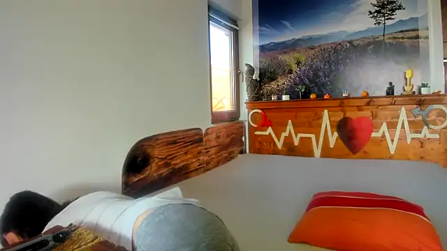 anissawhitenss online show from November 14, 2025, 9:24 am