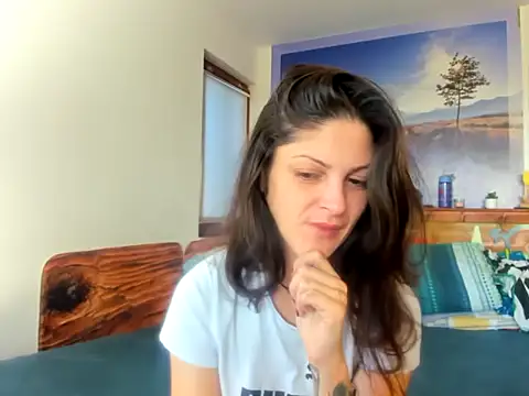 anissawhitenss online show from October 29, 2025, 9:52 am