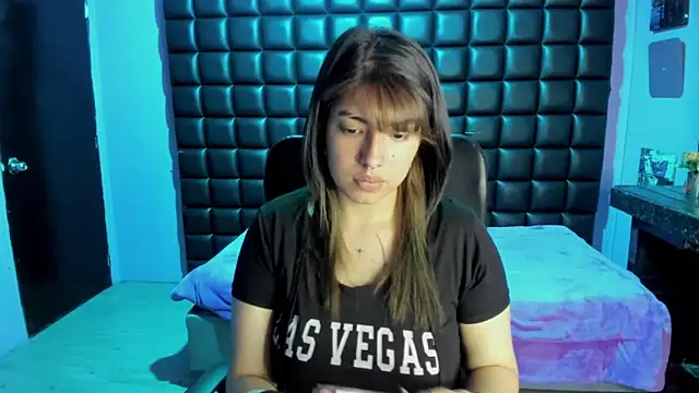 Snapshot of Violetta_Swett_ chatting on December 19, 2025, 11:45 am Violetta Swett online show from December 19, 2025, 11:45 am