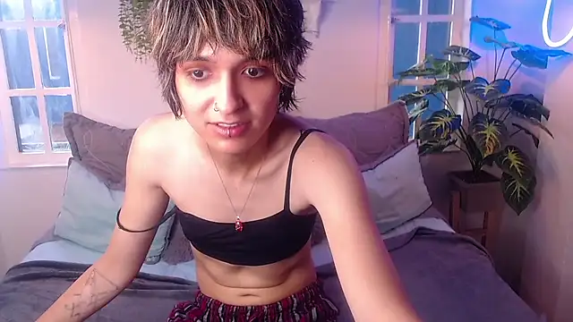 noellee   online show from October 21, 2025, 1:54 pm