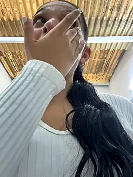 catalina garciaa online show from November 30, 2025, 1:34 pm