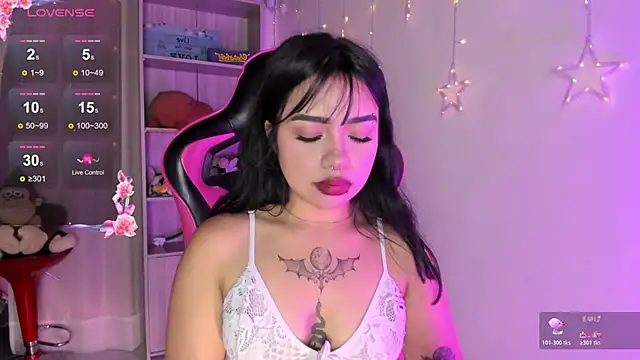 Snapshot of emma_soffia chatting on February 6, 2026, 10:28 pm emma soffia online show from February 6, 2026, 10:28 pm