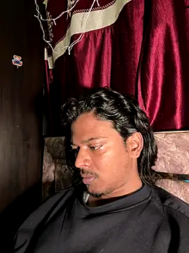 Ujjwallkumar0069 online show from December 18, 2025, 1:37 pm