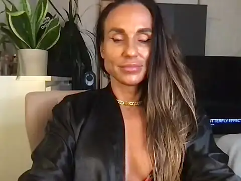 GluteQueenE online show from October 16, 2025, 8:50 pm