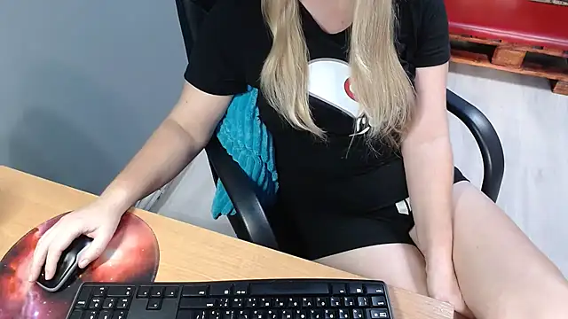 Snapshot of Ledi_Catherin chatting on November 23, 2025, 11:20 am Ledi Catherin online show from November 23, 2025, 11:20 am