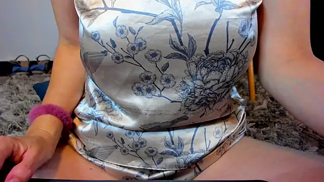 Snapshot of Velourmuse chatting on October 27, 2025, 12:11 am Velourmuse online show from October 27, 2025, 12:11 am