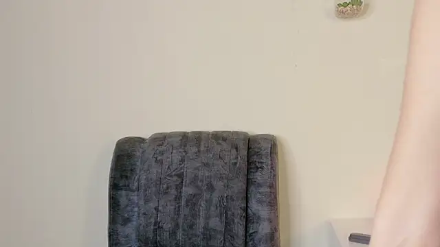 Mia belmontt online show from November 7, 2025, 8:02 pm