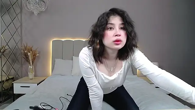 Snapshot of DianaMello chatting on December 3, 2025, 4:02 am DianaMello online show from December 3, 2025, 4:02 am