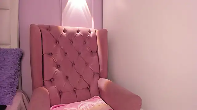 ZammyRossee online show from December 18, 2025, 3:55 am