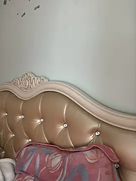 Mile-m online show from February 11, 2026, 4:56 am