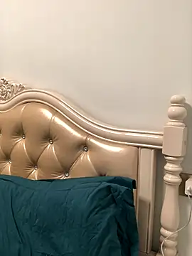 Mile-m online show from November 26, 2025, 2:17 pm