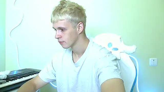  Timmy Boy  online show from October 4, 2025, 10:28 am