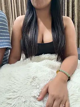 vickyandtania online show from April 27, 2026, 5:00 pm