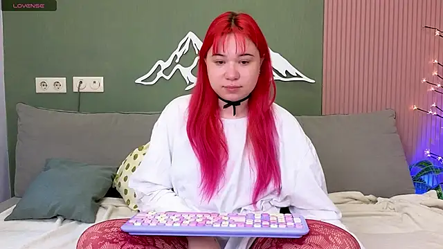 Klee Love online show from October 12, 2025, 4:36 am