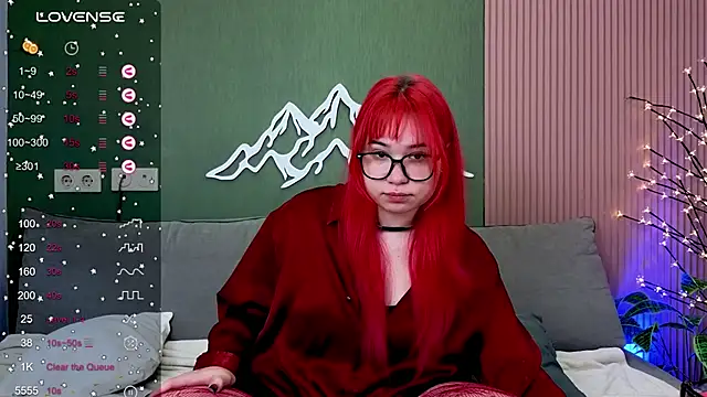 Klee Love online show from October 13, 2025, 4:36 am