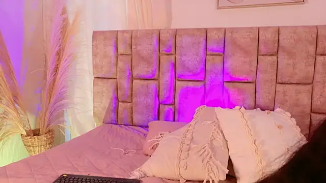 Snapshot of AmyVega_ chatting on December 2, 2025, 1:13 pm AmyVega online show from December 2, 2025, 1:13 pm