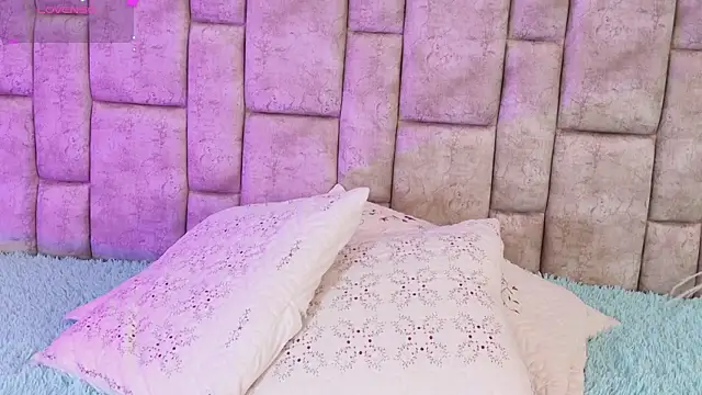 Snapshot of AmyVega_ chatting on November 15, 2025, 4:44 pm AmyVega online show from November 15, 2025, 4:44 pm