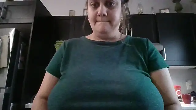 Snapshot of october1992xx chatting on October 16, 2025, 1:08 pm october1992xx online show from October 16, 2025, 1:08 pm