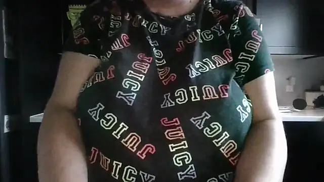 Snapshot of october1992xx chatting on October 21, 2025, 12:26 pm october1992xx online show from October 21, 2025, 12:26 pm