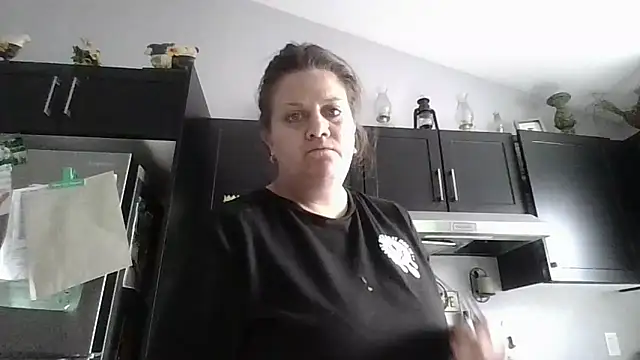 Snapshot of october1992xx chatting on October 13, 2025, 3:35 pm october1992xx online show from October 13, 2025, 3:35 pm