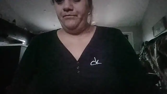 Snapshot of october1992xx chatting on November 22, 2025, 4:06 pm october1992xx online show from November 22, 2025, 4:06 pm