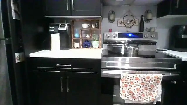 Snapshot of october1992xx chatting on November 8, 2025, 9:29 pm october1992xx online show from November 8, 2025, 9:29 pm