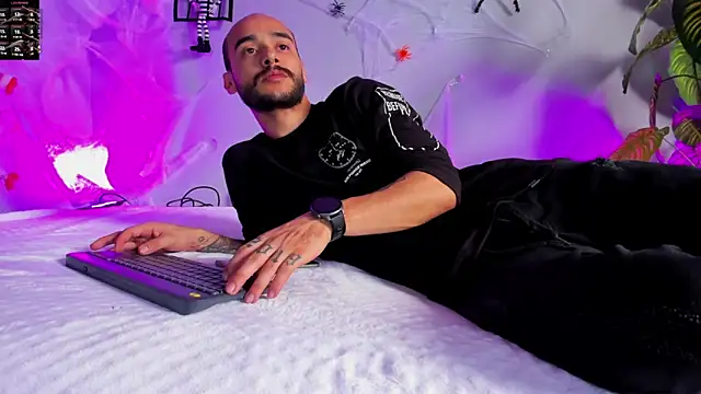 Snapshot of 2_fire chatting on October 31, 2025, 9:00 pm 2 fire online show from October 31, 2025, 9:00 pm