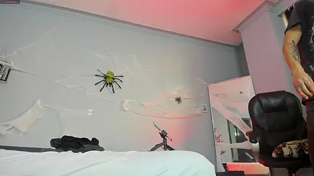 Snapshot of 2_fire chatting on October 28, 2025, 8:08 pm 2 fire online show from October 28, 2025, 8:08 pm