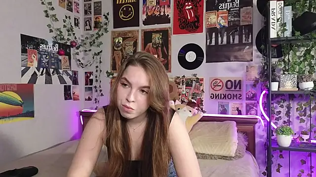 ToniaRoehr online show from October 15, 2025, 8:17 pm