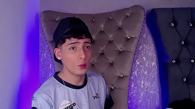 Snapshot of MateoMitchell chatting on November 6, 2025, 4:49 am MateoMitchell online show from November 6, 2025, 4:49 am