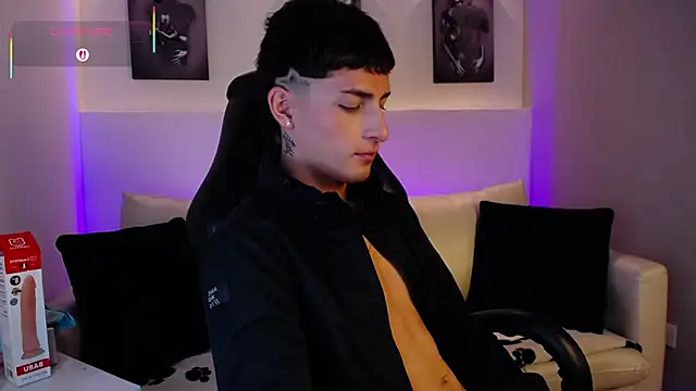 Snapshot of MateoMitchell chatting on January 19, 2026, 6:06 am MateoMitchell online show from January 19, 2026, 6:06 am