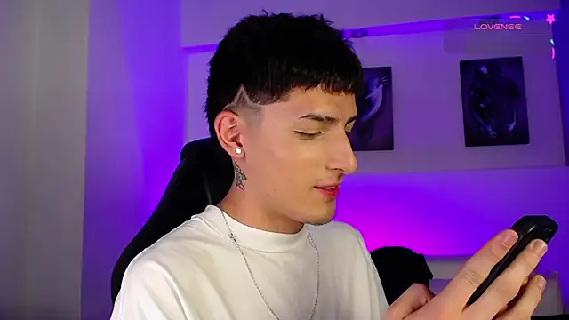 Snapshot of MateoMitchell chatting on February 8, 2026, 8:39 pm MateoMitchell online show from February 8, 2026, 8:39 pm