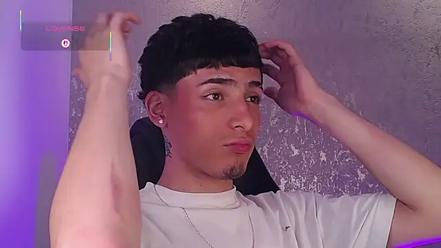 Snapshot of MateoMitchell chatting on December 3, 2025, 5:08 am MateoMitchell online show from December 3, 2025, 5:08 am