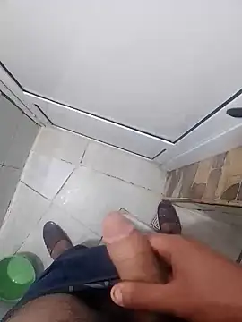 Iuhggikk online show from November 2, 2025, 11:21 pm