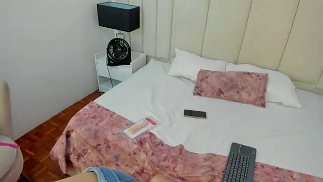 Alanha   online show from November 22, 2025, 3:27 am