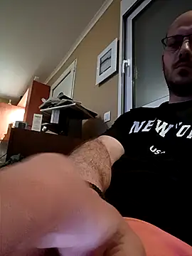 Snapshot of arksex32 chatting on April 13, 2026, 8:24 pm arksex32 online show from April 13, 2026, 8:24 pm